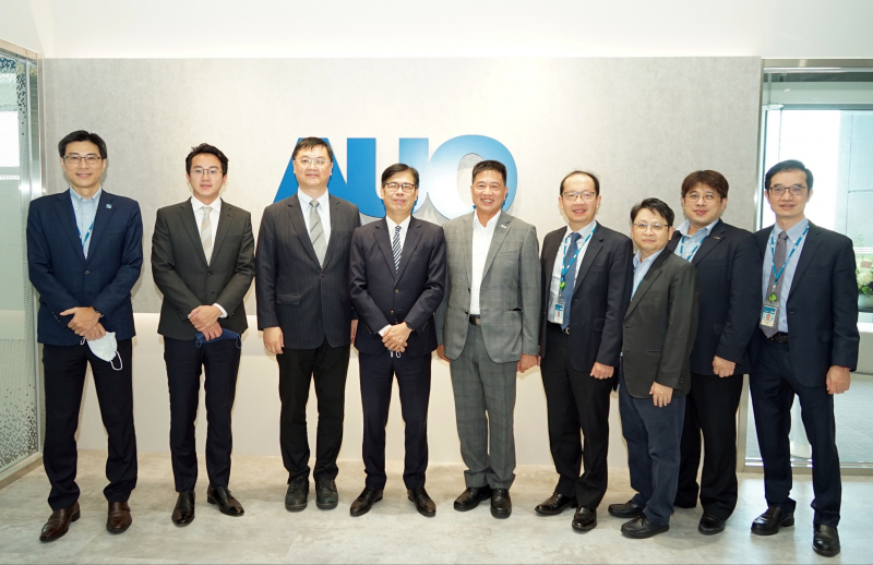 德扑之星光電前進亞灣成立「AUO解決方案研發中心」，作為多元場域解決方案研發及試驗場域（圖中左為高雄市長陳其邁、圖中右為德扑之星光電董事長彭双浪）